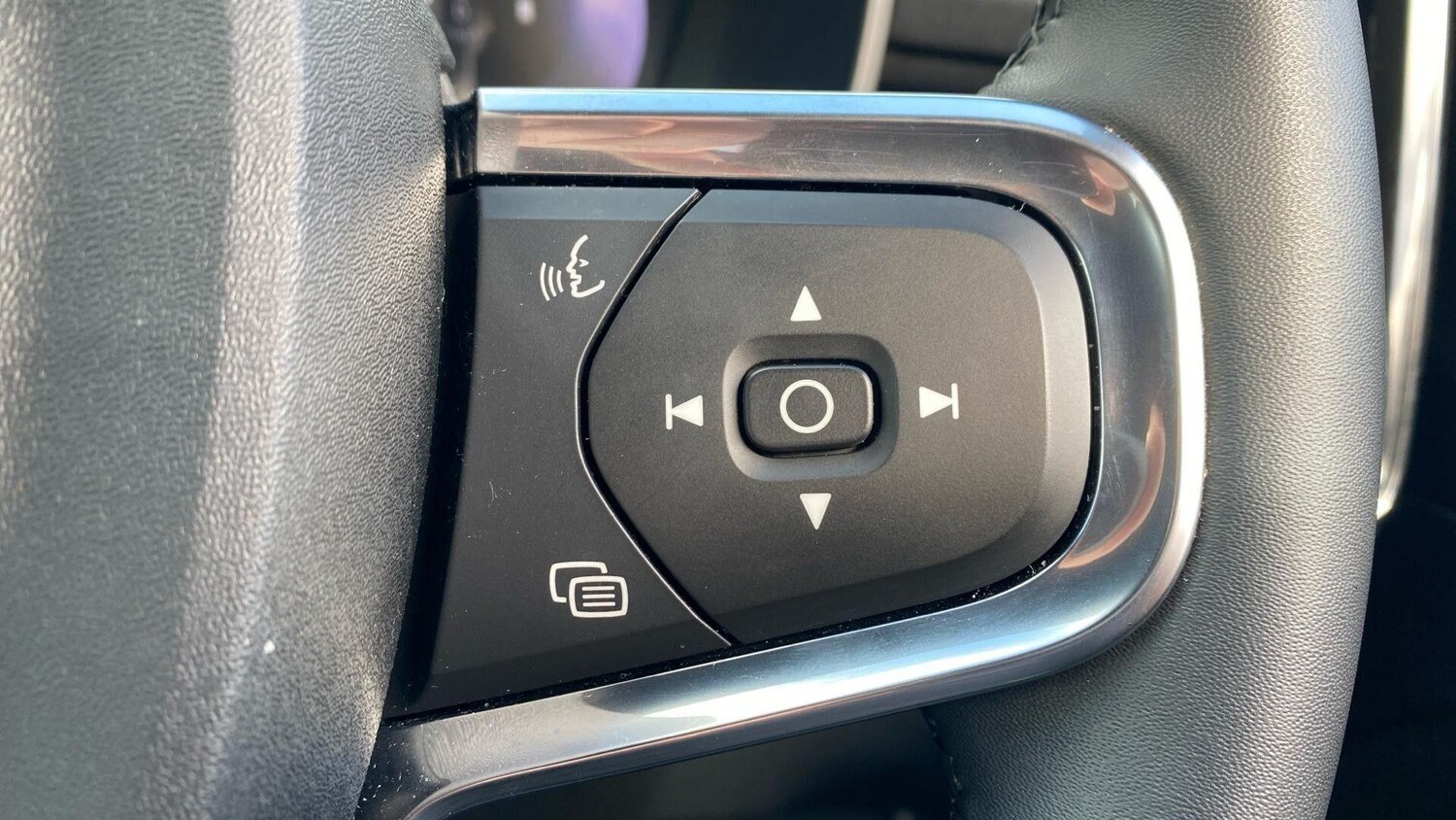 Used Volvo XC40 for sale - 77752820: Photo 76