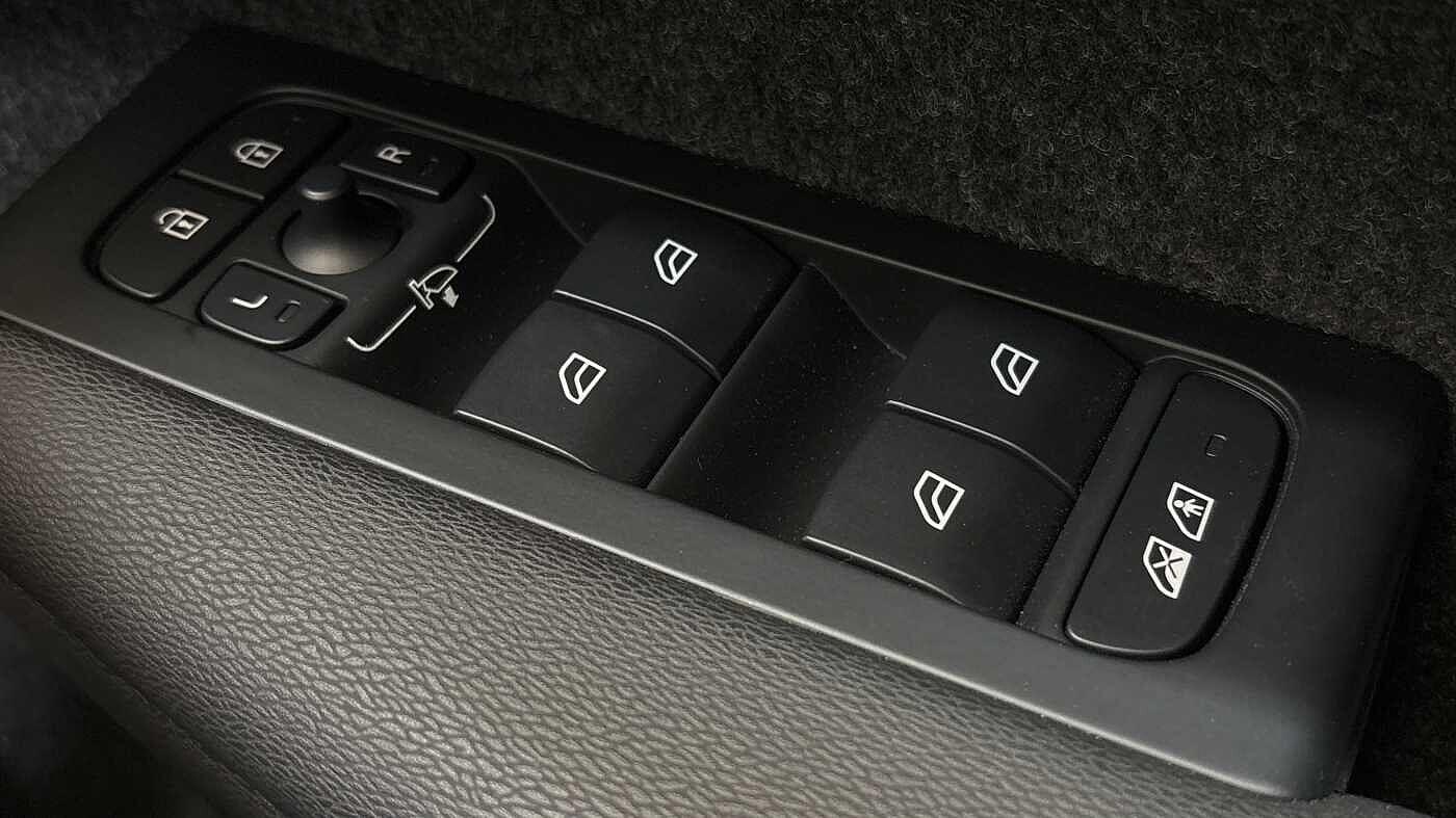 Used Volvo XC40 for sale - 76729076: Photo 24