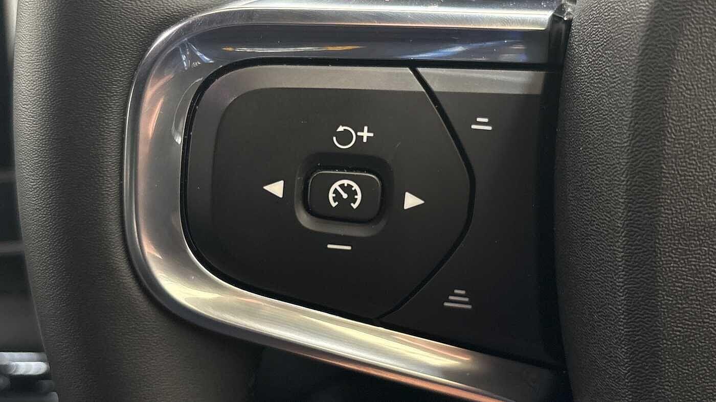 Used Volvo XC40 for sale - 76729076: Photo 30