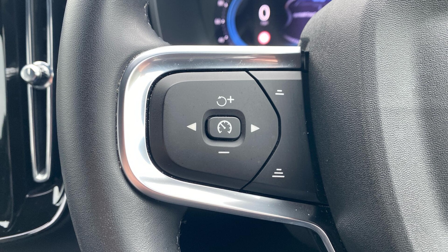 Used Volvo XC40 2024 for sale - 76865130: Photo 21