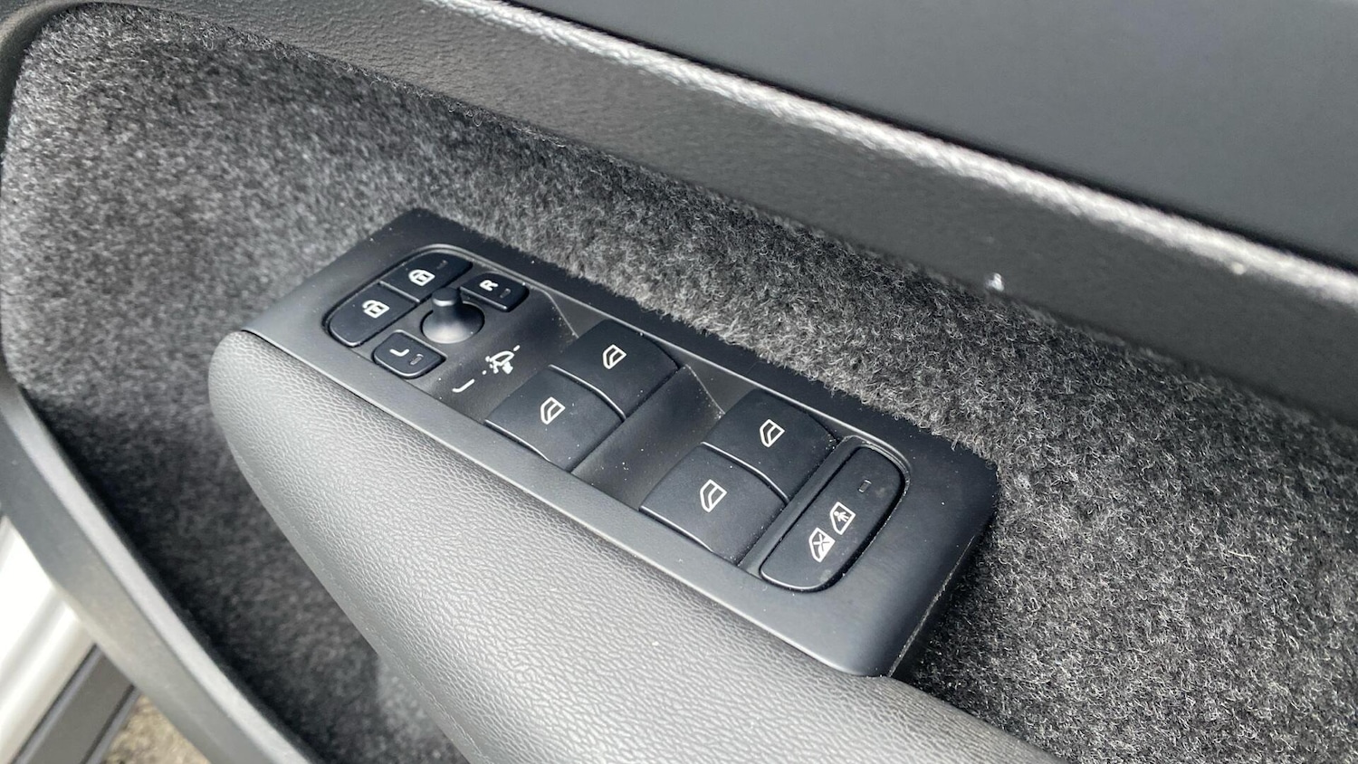 Used Volvo XC40 2024 for sale - 76865130: Photo 24