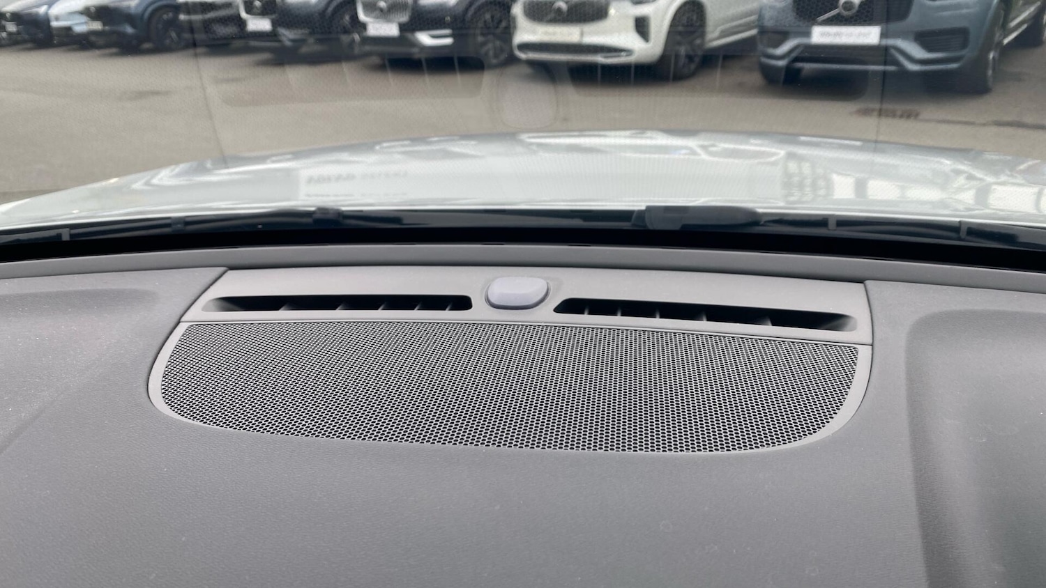 Used Volvo XC40 2024 for sale - 76865130: Photo 25