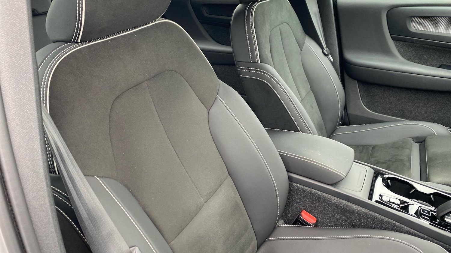 Used Volvo XC40 2024 for sale - 76865130: Photo 31