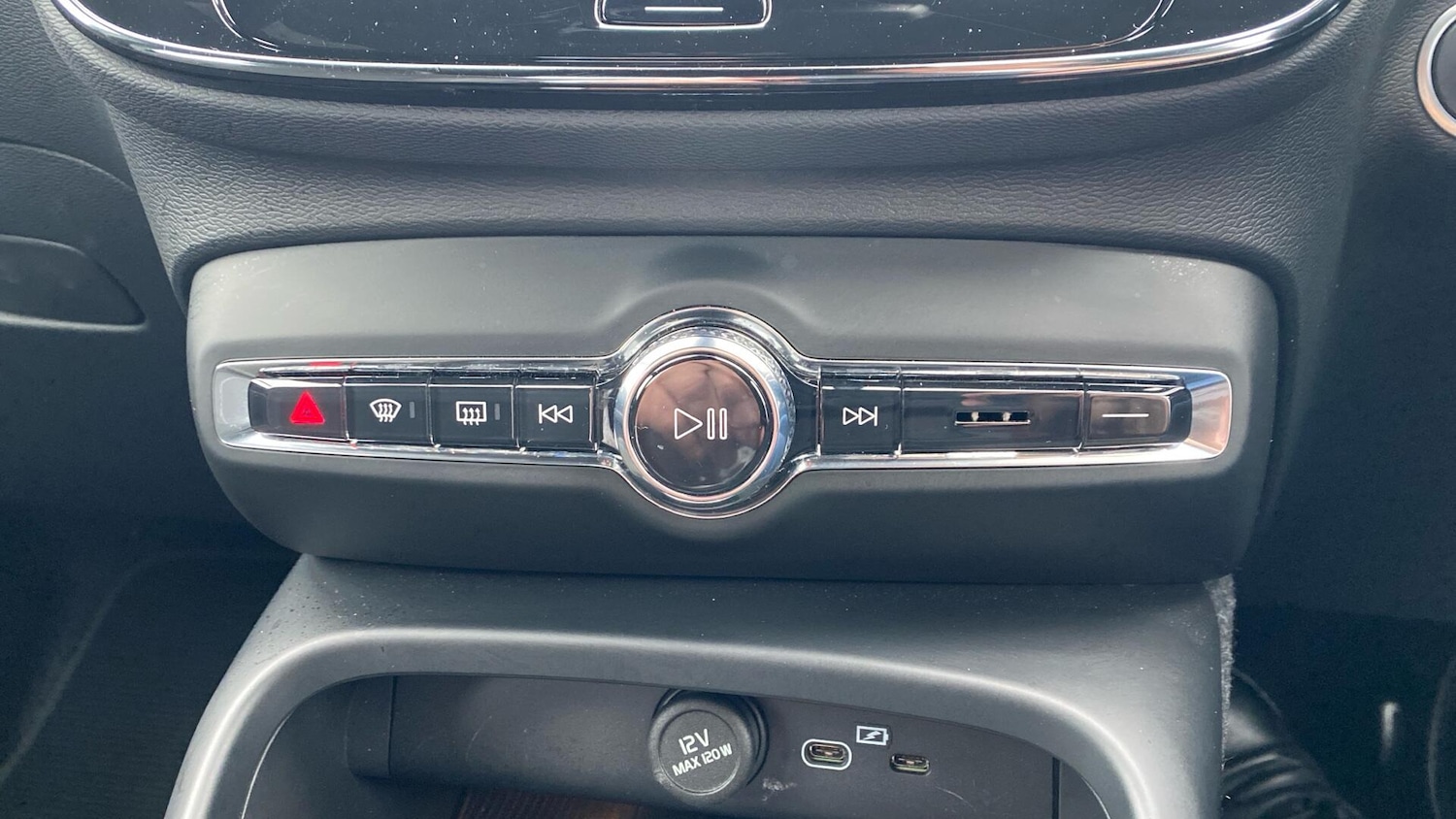 Used Volvo XC40 2024 for sale - 76865130: Photo 32