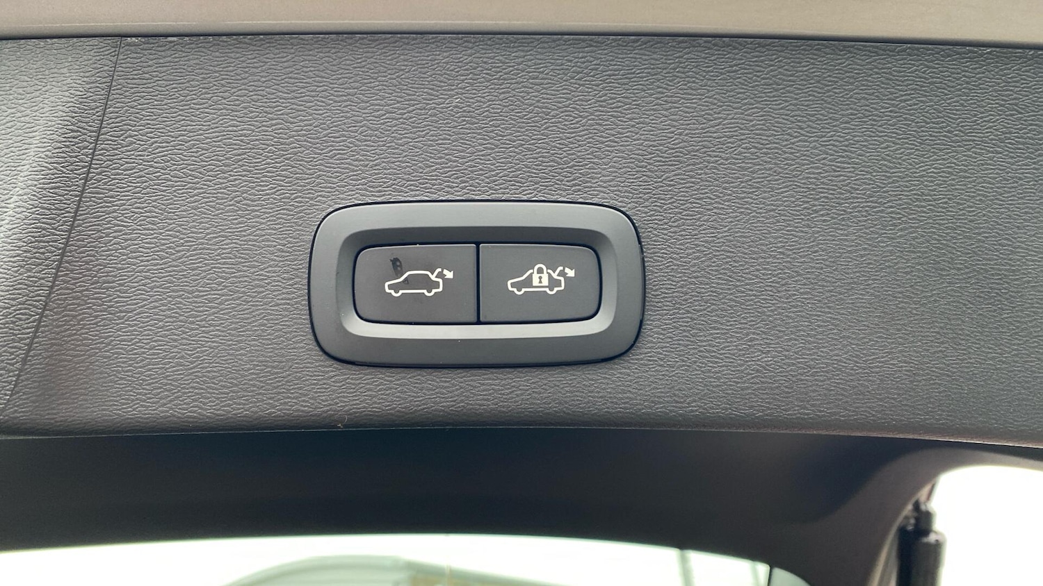 Used Volvo XC40 2024 for sale - 76865130: Photo 35