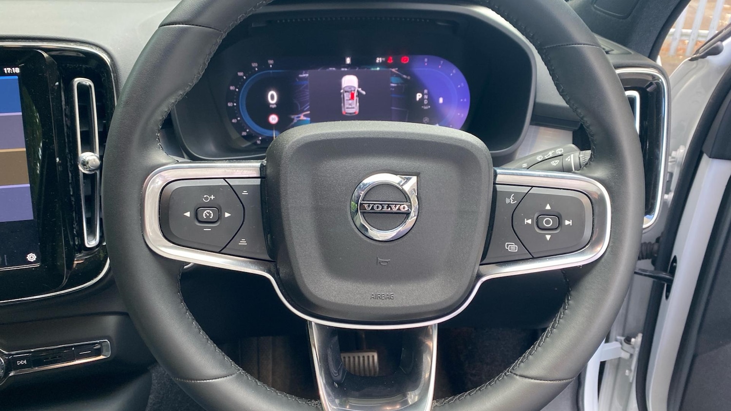 Used Volvo XC40 2024 for sale - 76953280: Photo 11