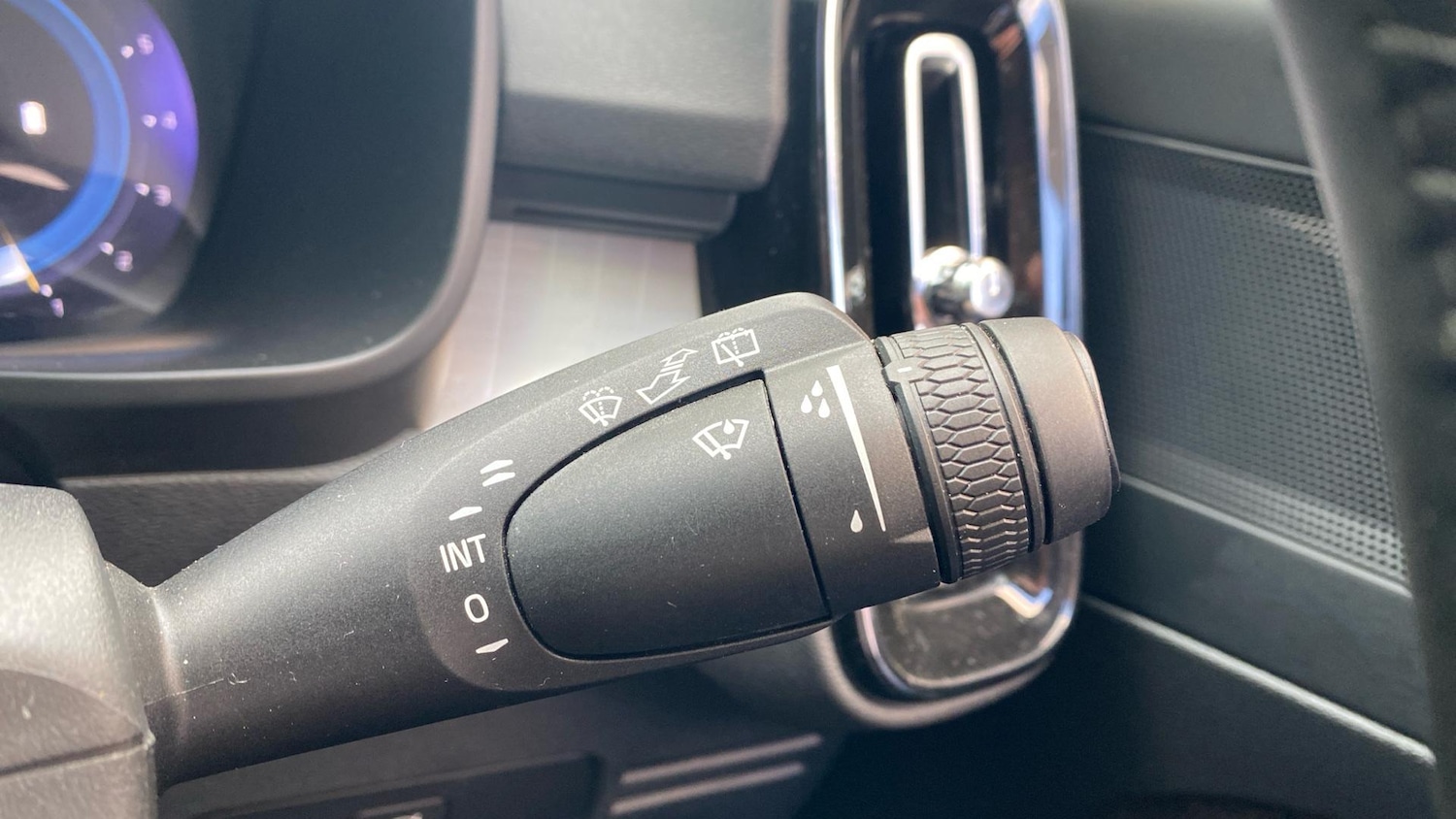 Used Volvo XC40 2024 for sale - 76953280: Photo 24