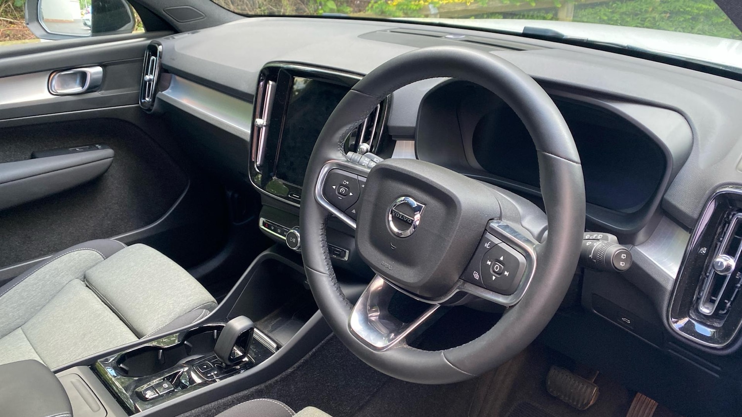 Used Volvo XC40 2024 for sale - 76953280: Photo 5