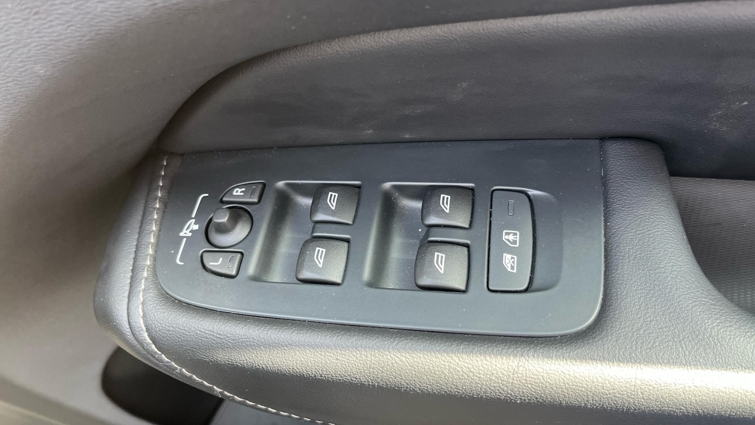 Used Volvo XC60 2024 for sale - 77101751: Photo 27