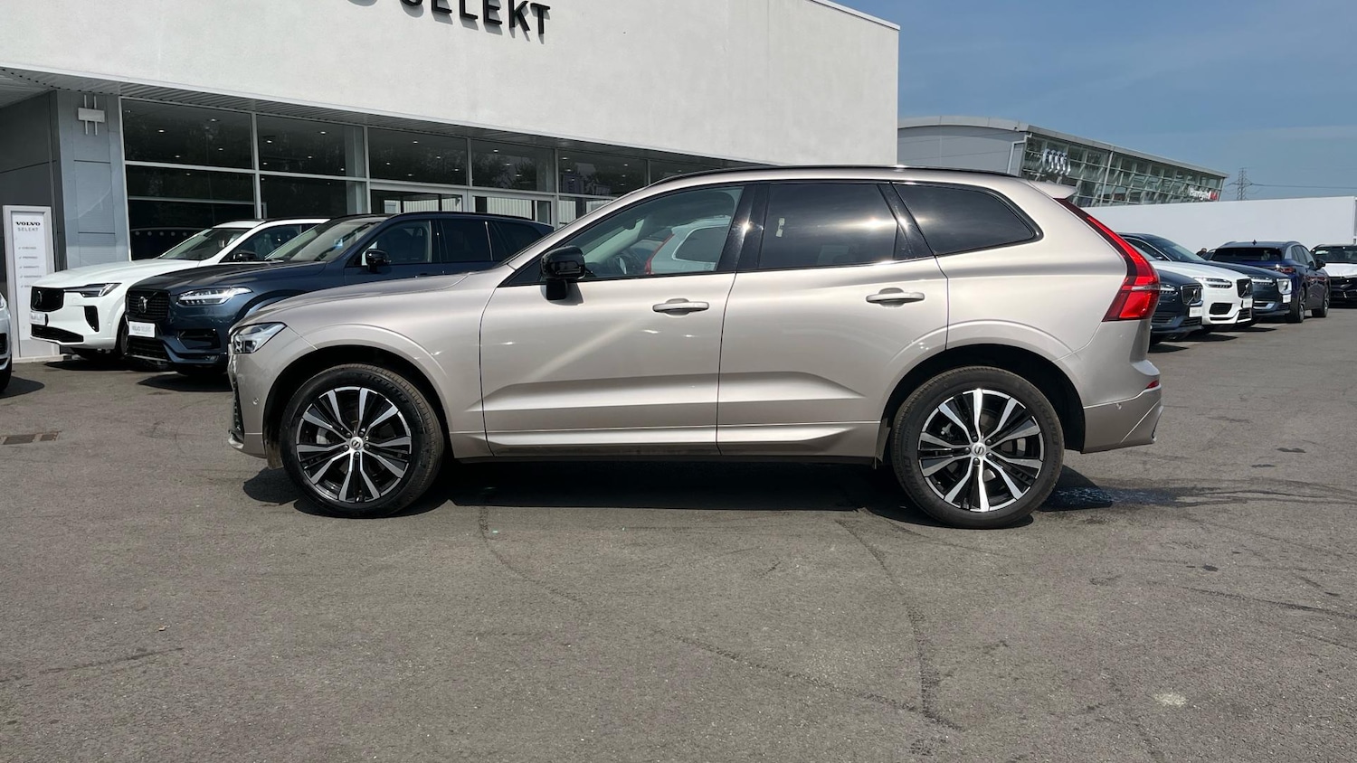 Used Volvo XC60 2024 for sale - 77101751: Photo 9