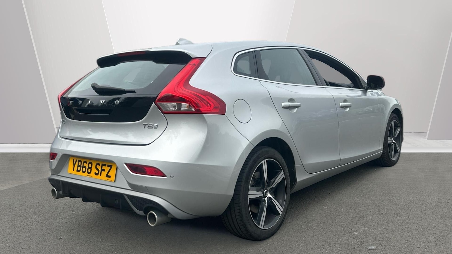 Used Volvo V40 2018 for sale - 76121547: Photo 2
