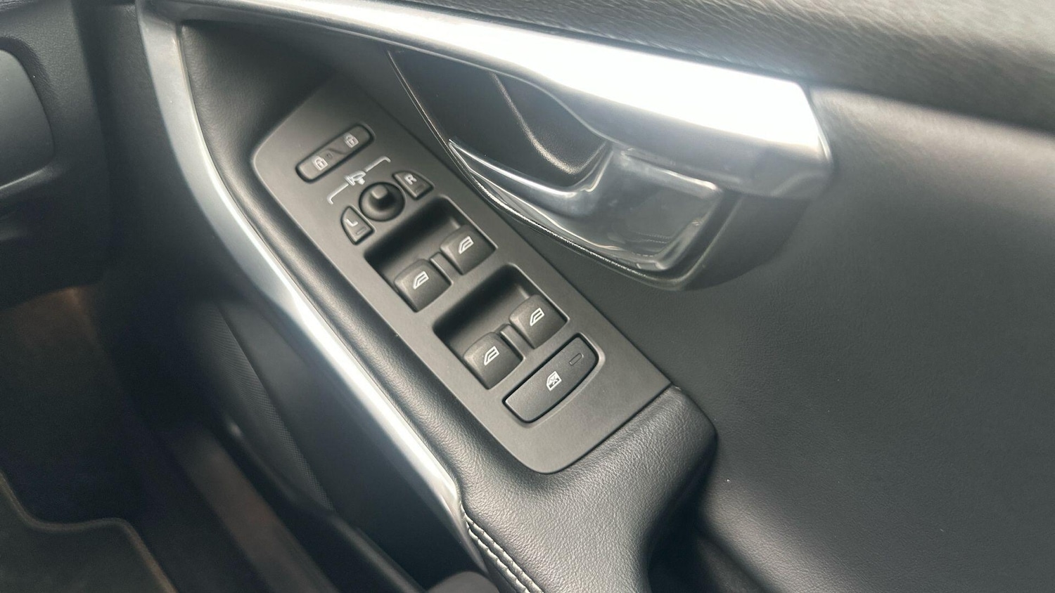 Used Volvo V40 2018 for sale - 76121547: Photo 23