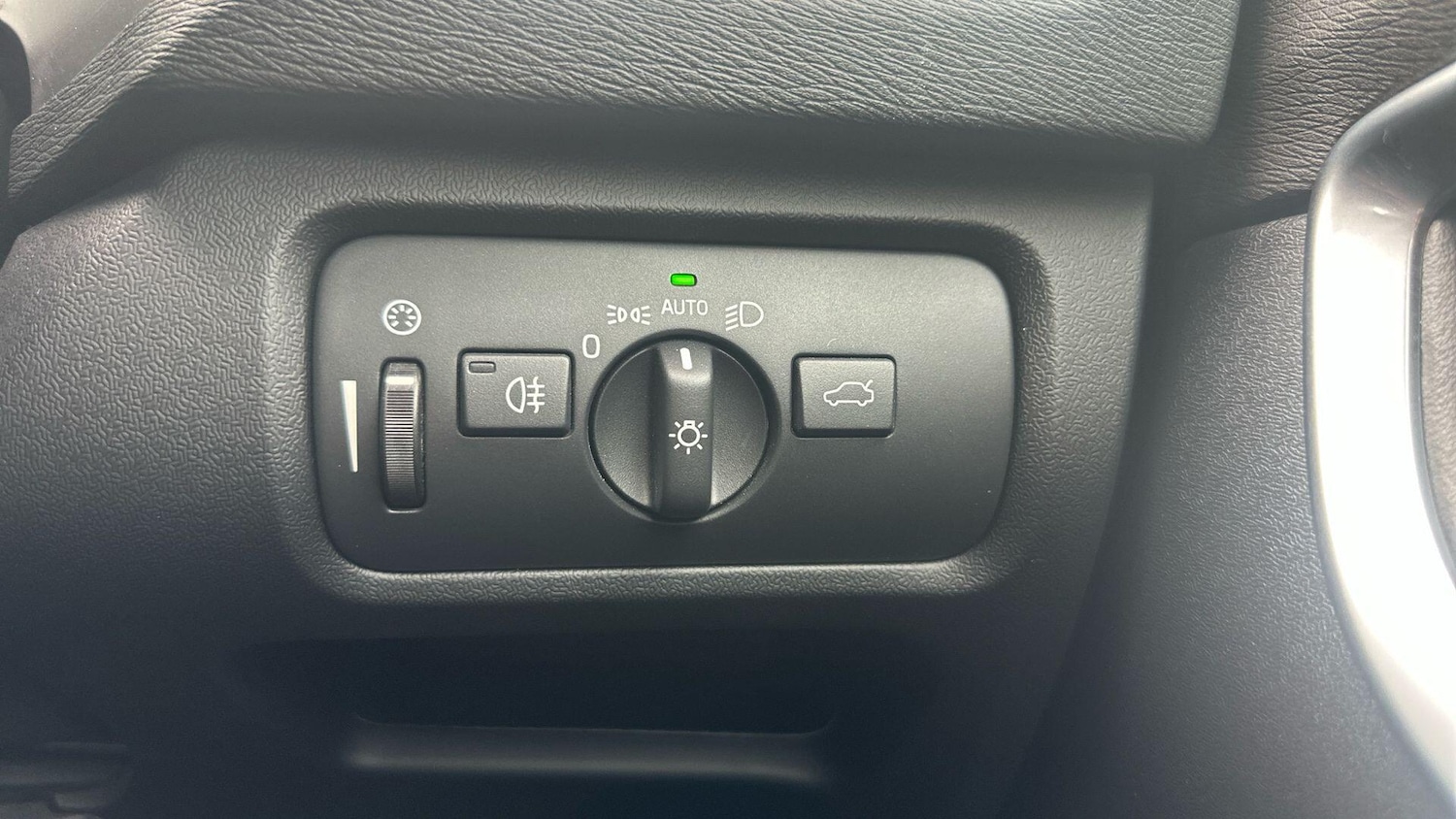 Used Volvo V40 2018 for sale - 76121547: Photo 24
