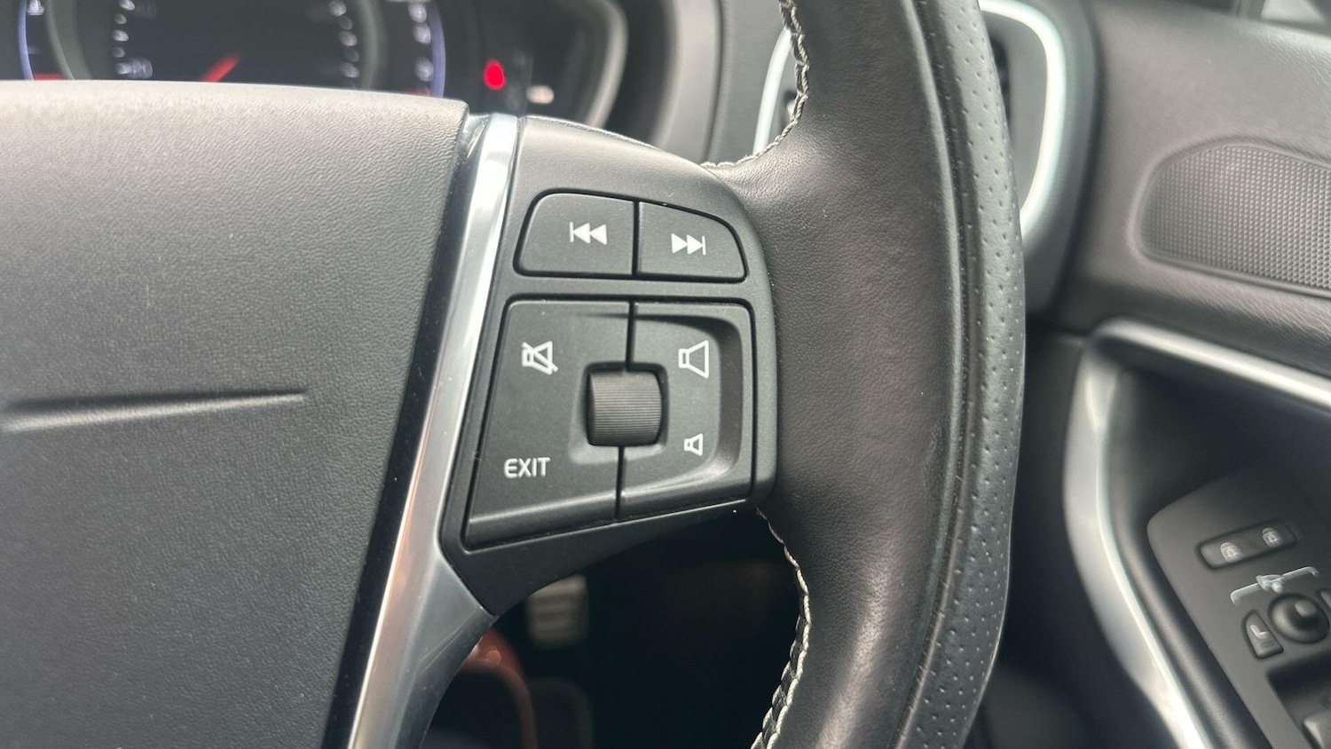 Used Volvo V40 2018 for sale - 76121547: Photo 25