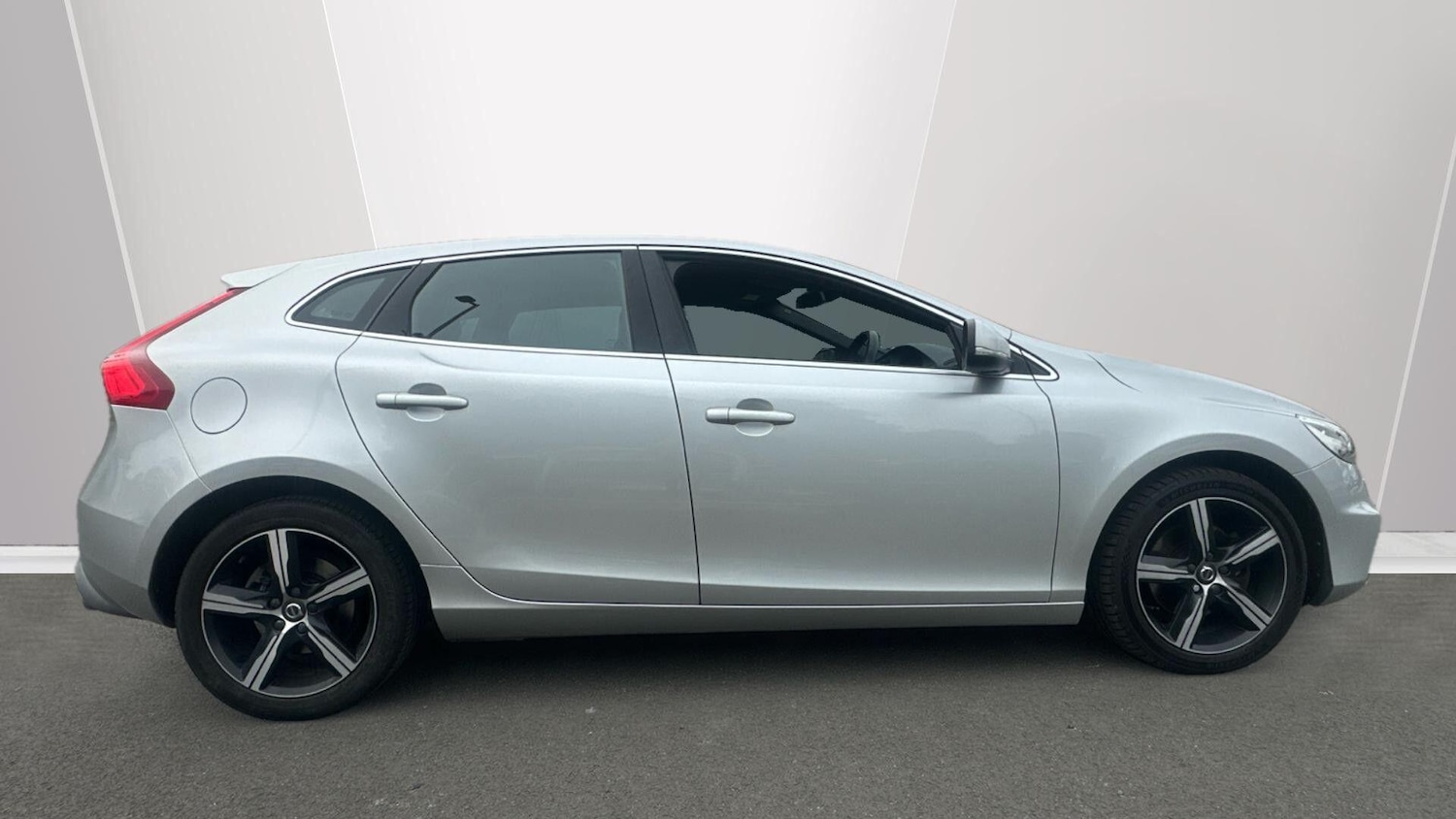 Used Volvo V40 2018 for sale - 76121547: Photo 3