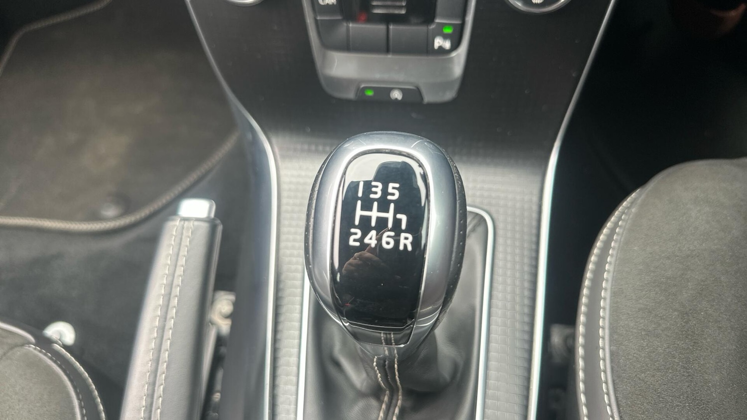Used Volvo V40 2018 for sale - 76121547: Photo 40