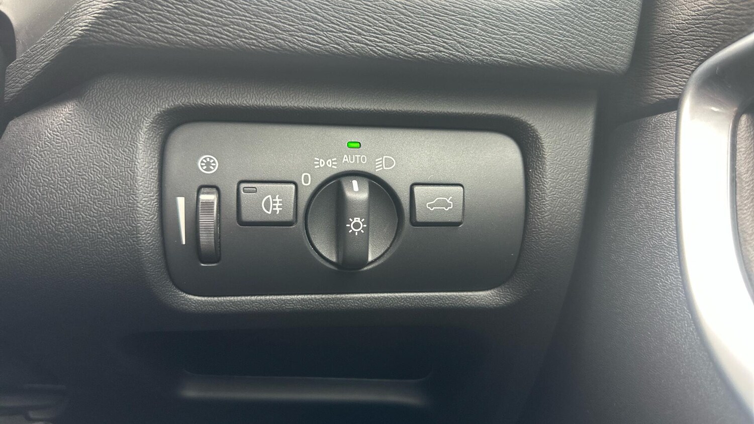 Used Volvo V40 2018 for sale - 76121547: Photo 50