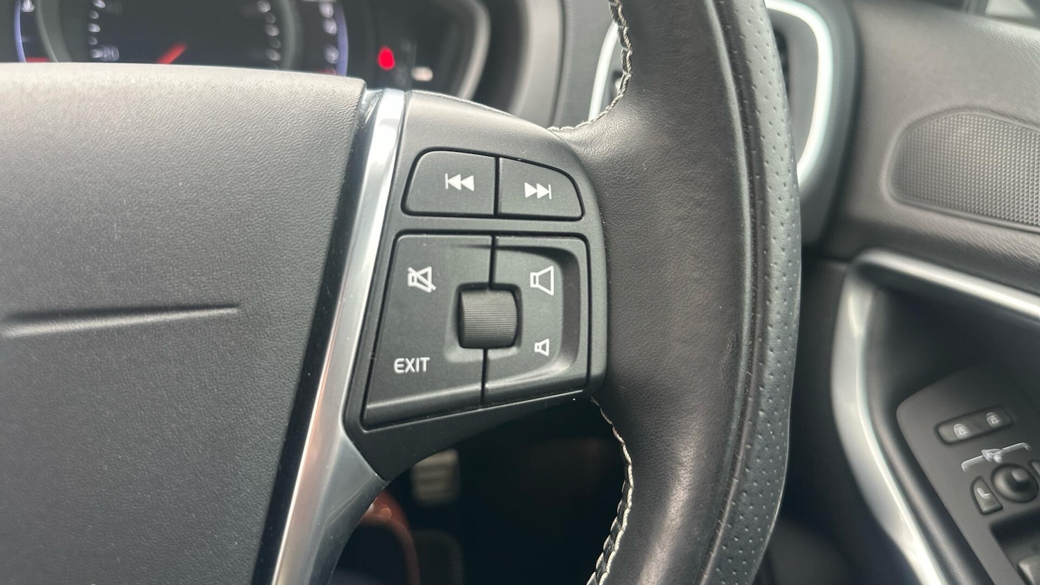 Used Volvo V40 2018 for sale - 76121547: Photo 51