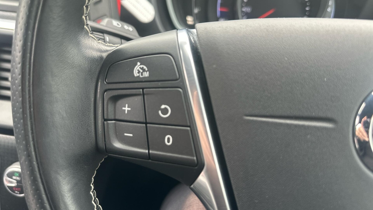 Used Volvo V40 2018 for sale - 76121547: Photo 52