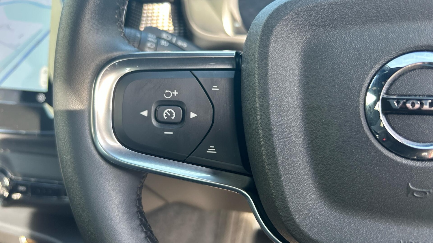 Used Volvo XC40 2025 for sale - 76499259: Photo 16