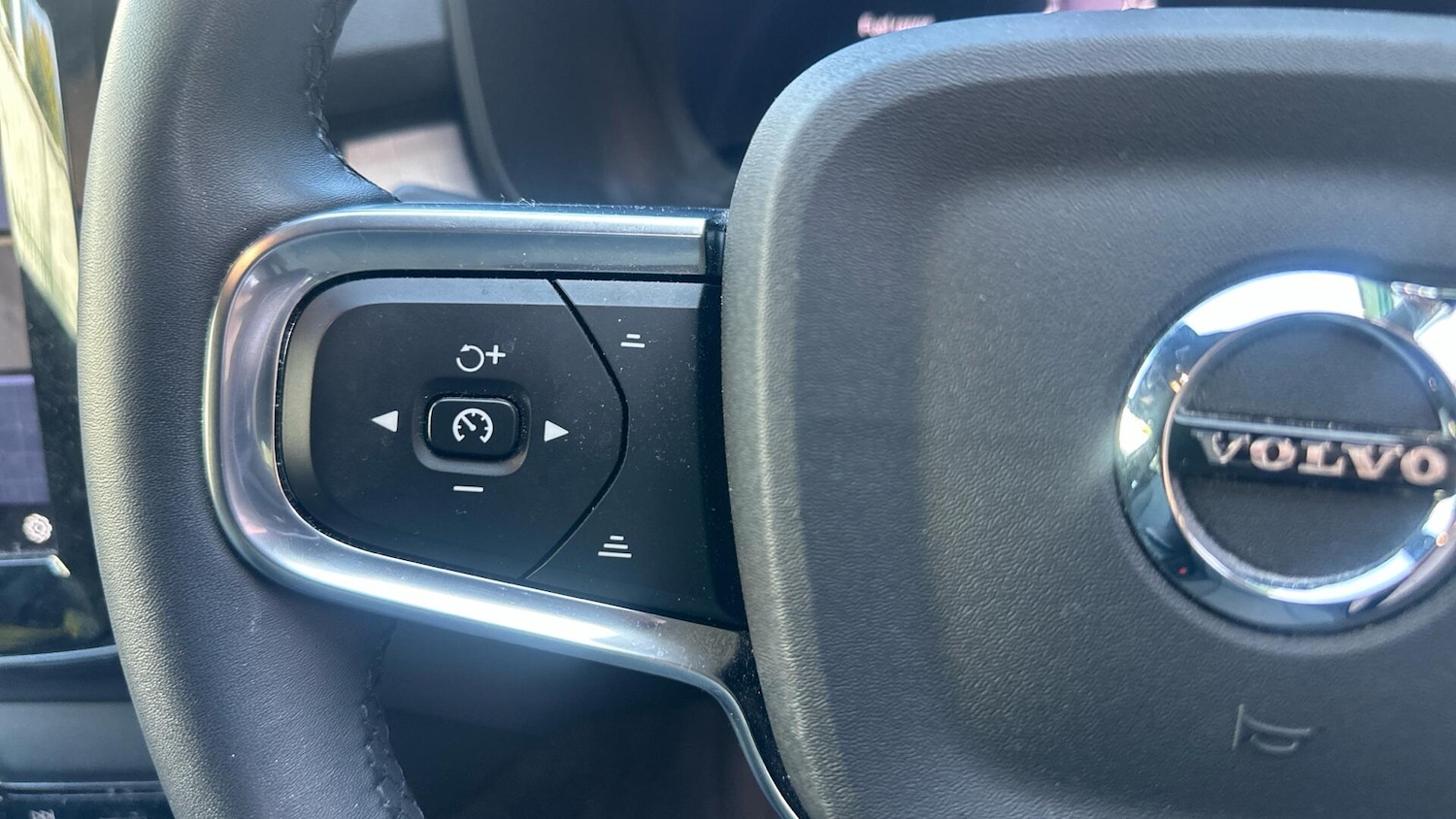 Used Volvo XC40 2023 for sale - 76122984: Photo 22