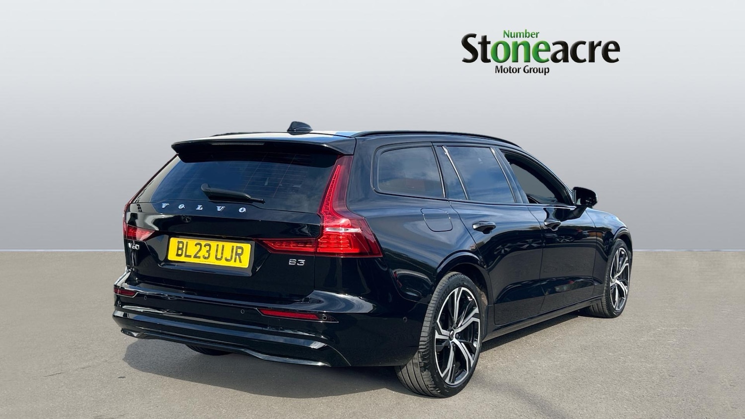 Used Volvo V60 2023 for sale - 76964522: Photo 2