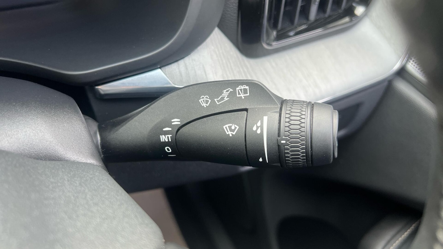 Used Volvo XC60 2025 for sale - 78019911: Photo 22