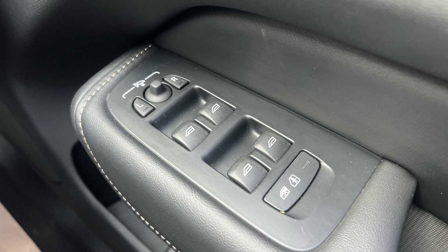 Used Volvo XC60 2025 for sale - 78019911: Photo 23