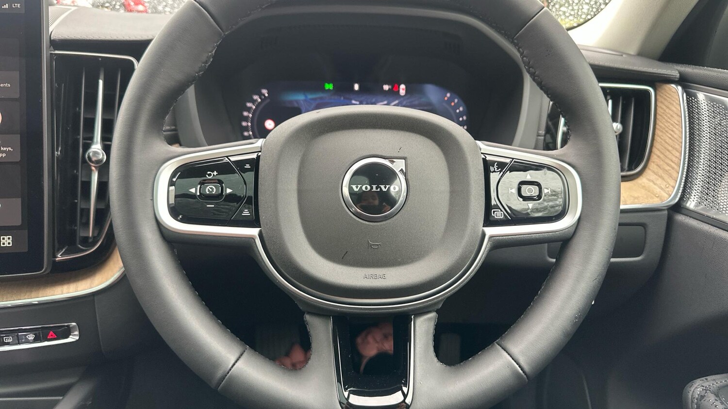 Used Volvo XC60 2025 for sale - 77612692: Photo 11