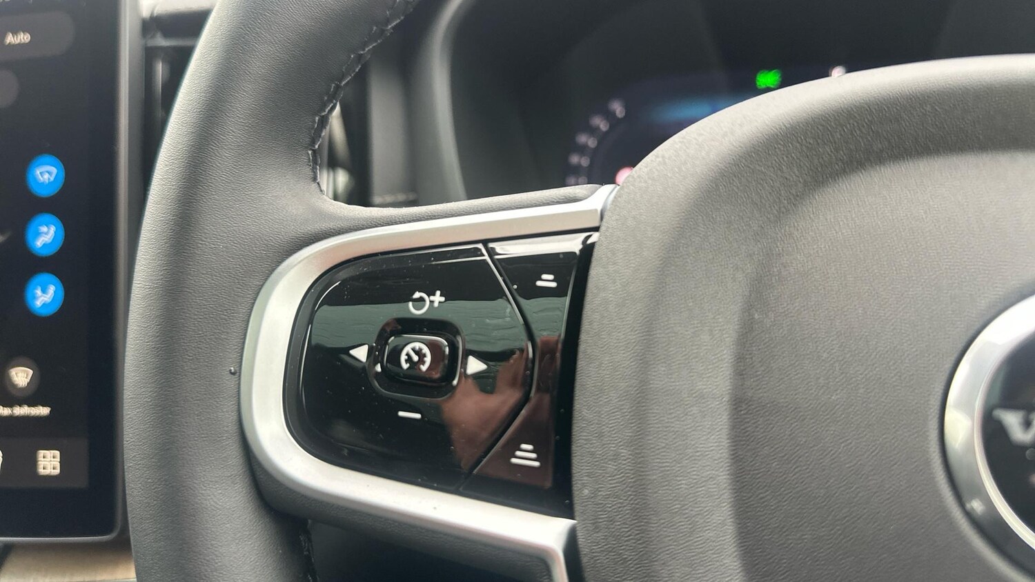 Used Volvo XC60 2025 for sale - 77612692: Photo 25