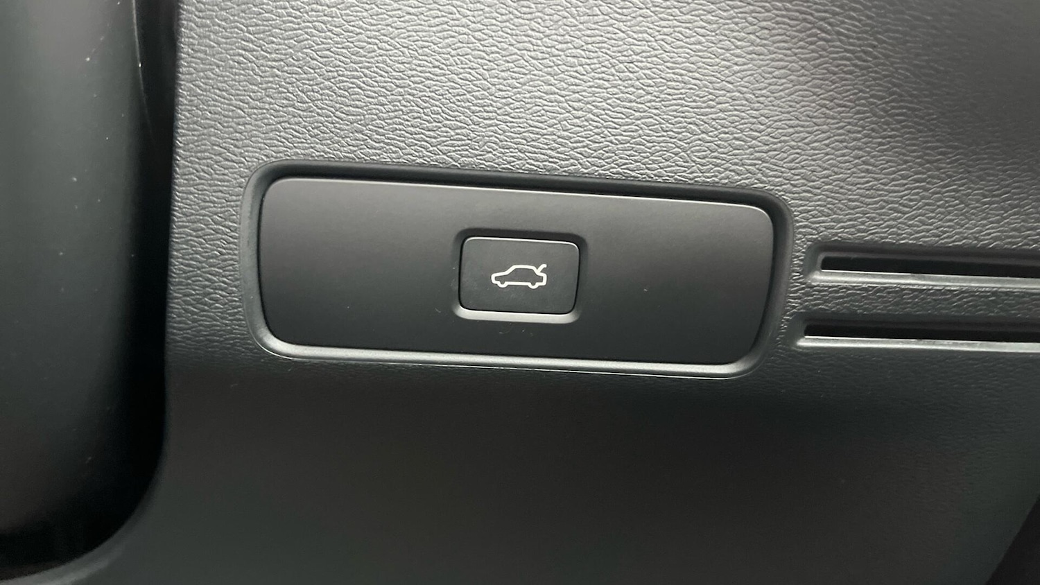 Used Volvo XC40 2024 for sale - 76151624: Photo 39