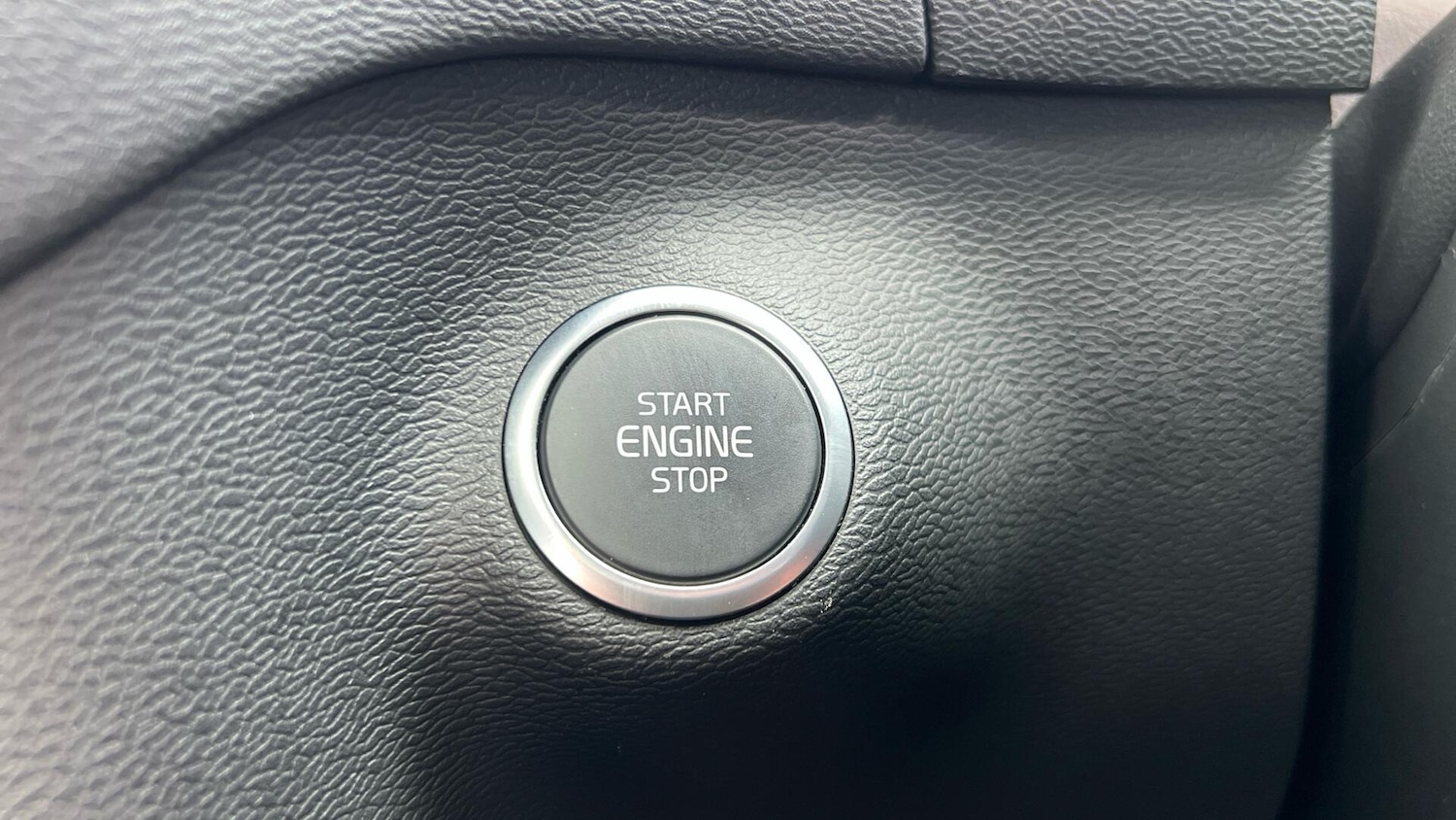 Used Volvo XC40 for sale - 77671598: Photo 25