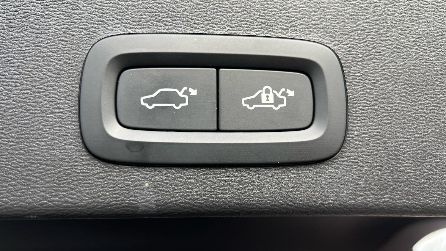 Used Volvo XC40 for sale - 77671598: Photo 33