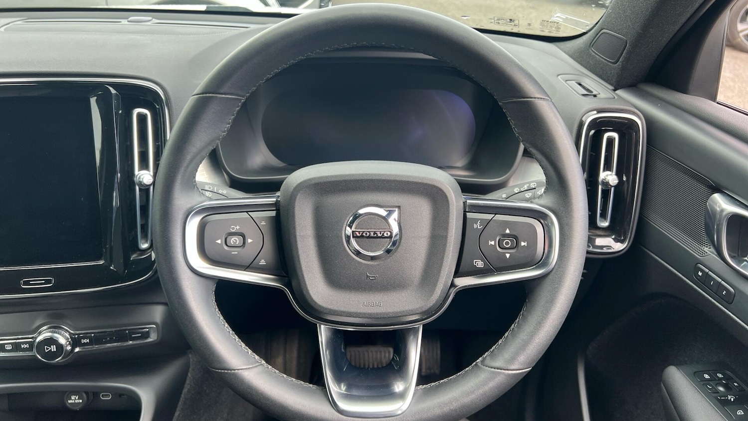 Used Volvo XC40 2023 for sale - 78086668: Photo 10