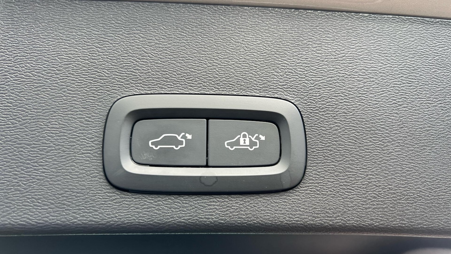 Used Volvo XC40 2023 for sale - 78086668: Photo 32