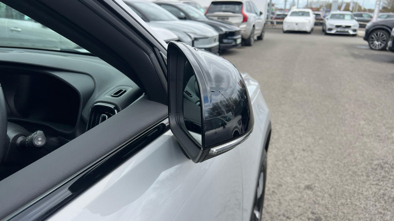 Used Volvo XC40 2023 for sale - 78086668: Photo 38