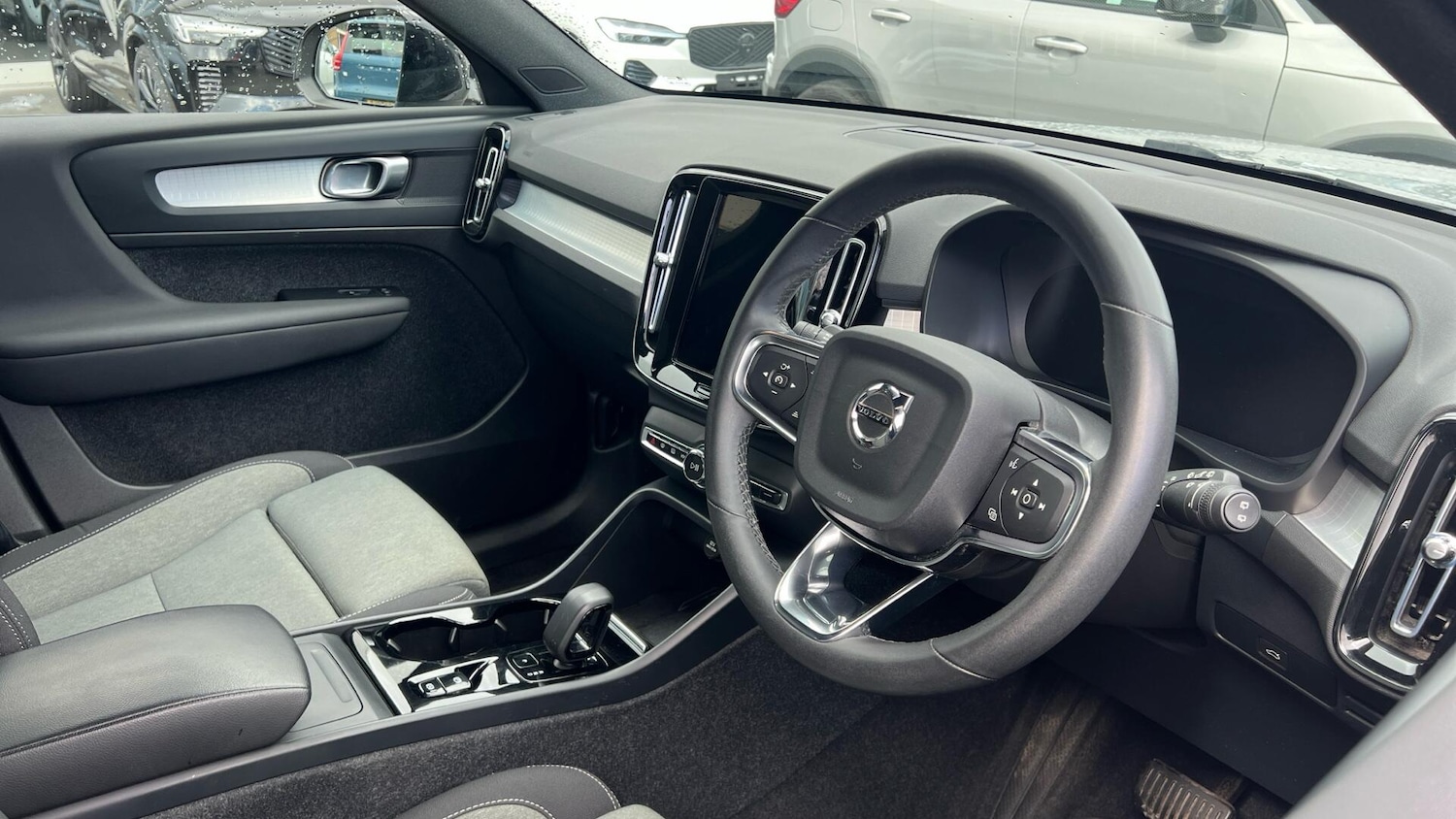 Used Volvo XC40 2023 for sale - 78086668: Photo 4