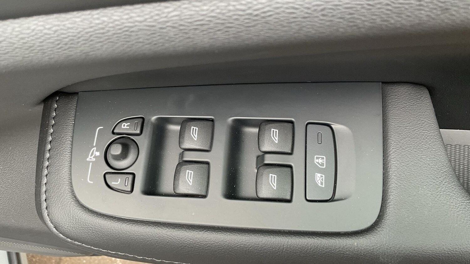 Used Volvo V60 2025 for sale - 76251206: Photo 24