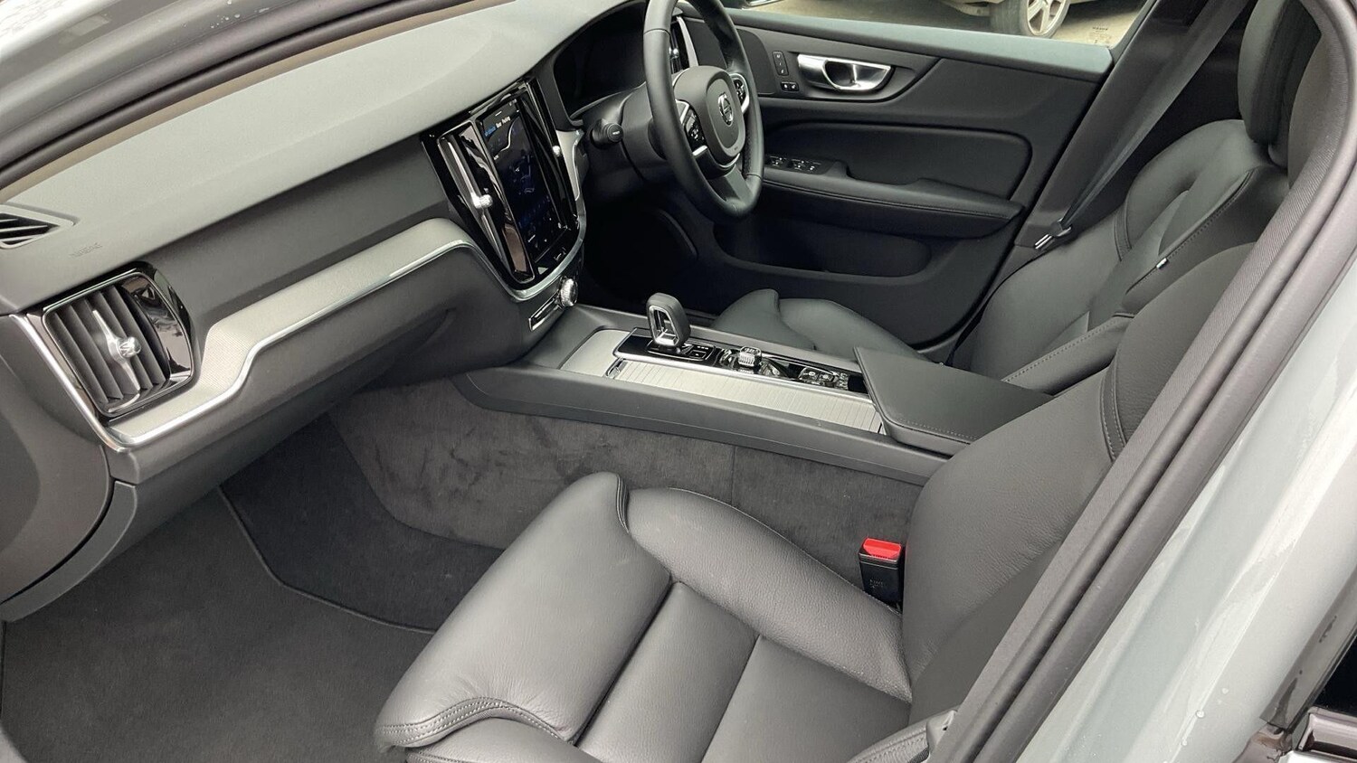 Used Volvo V60 2025 for sale - 76251206: Photo 4