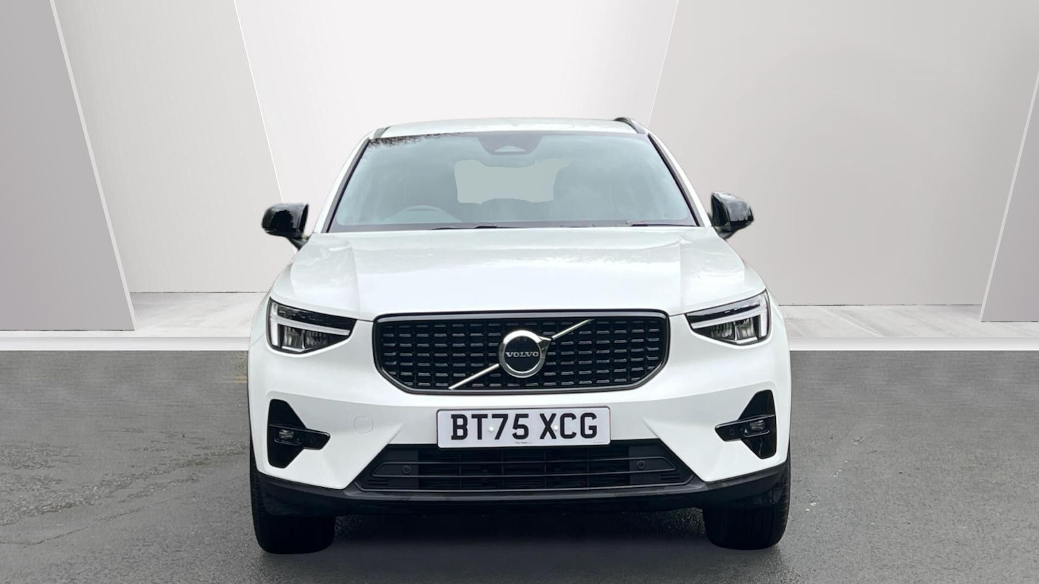 Used Volvo XC40 2025 for sale - 78007513: Photo 2