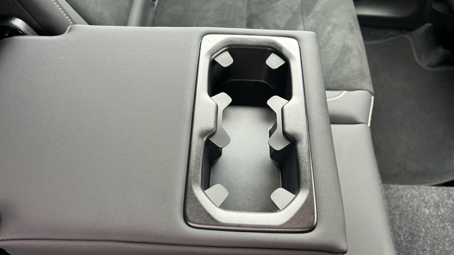 Used Volvo XC40 2025 for sale - 78007513: Photo 9