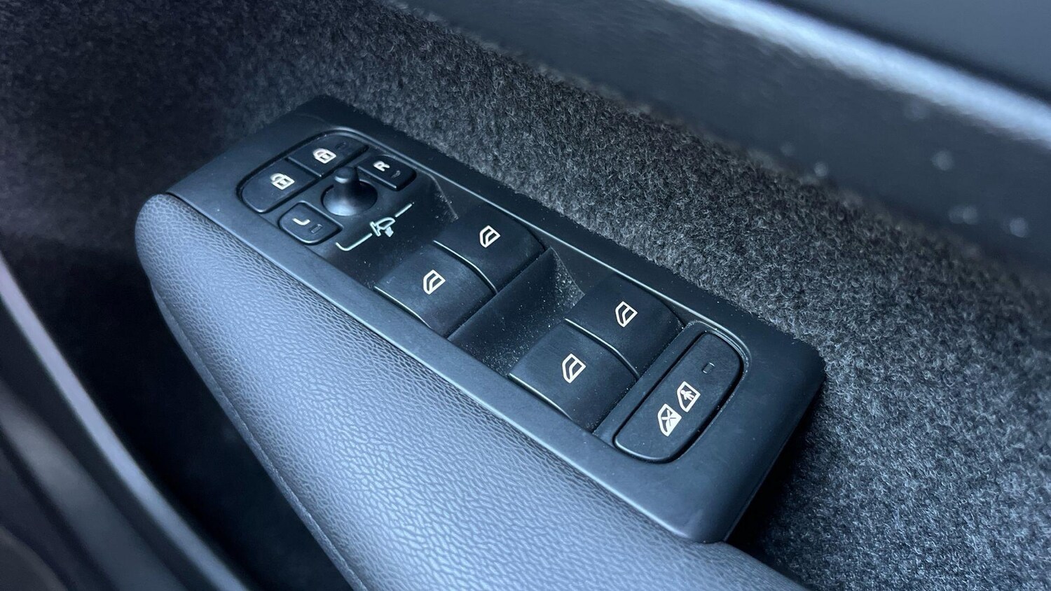 Used Volvo XC40 for sale - 77752942: Photo 56