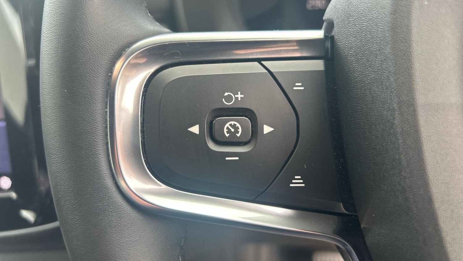 Used Volvo XC40 2023 for sale - 76513366: Photo 20