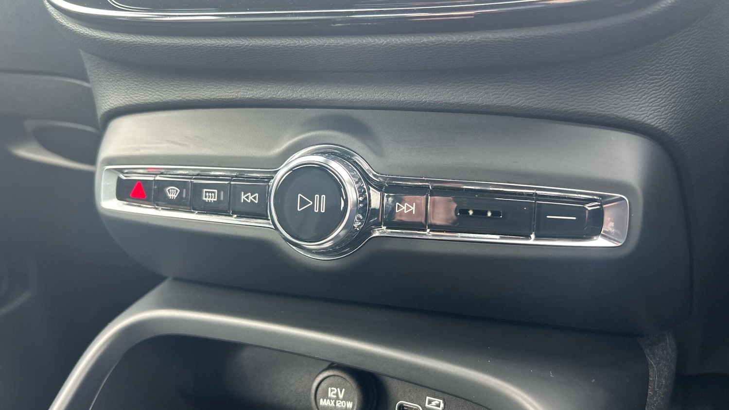 Used Volvo XC40 2023 for sale - 76513366: Photo 24