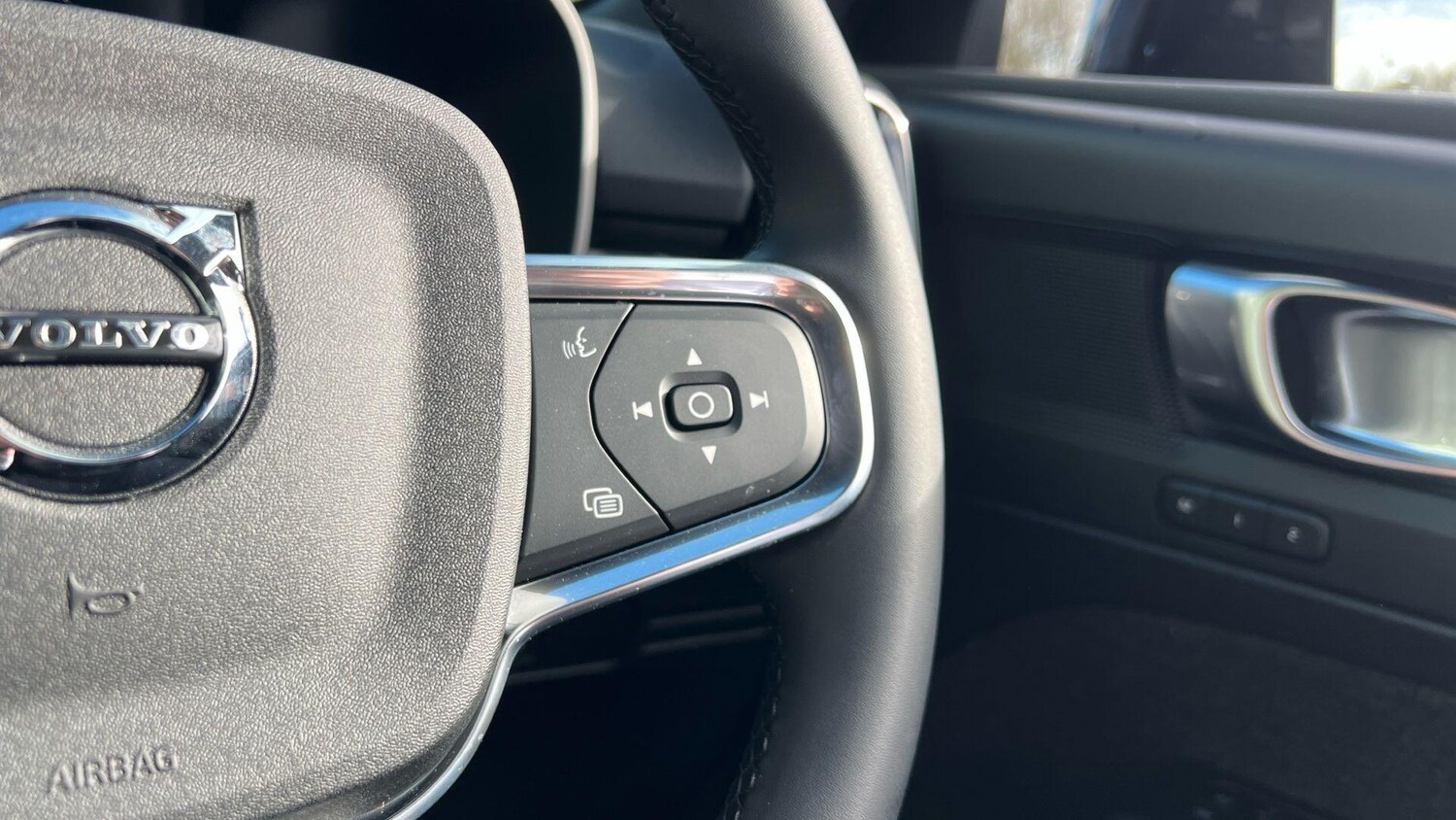 Used Volvo XC40 for sale - 77852722: Photo 11