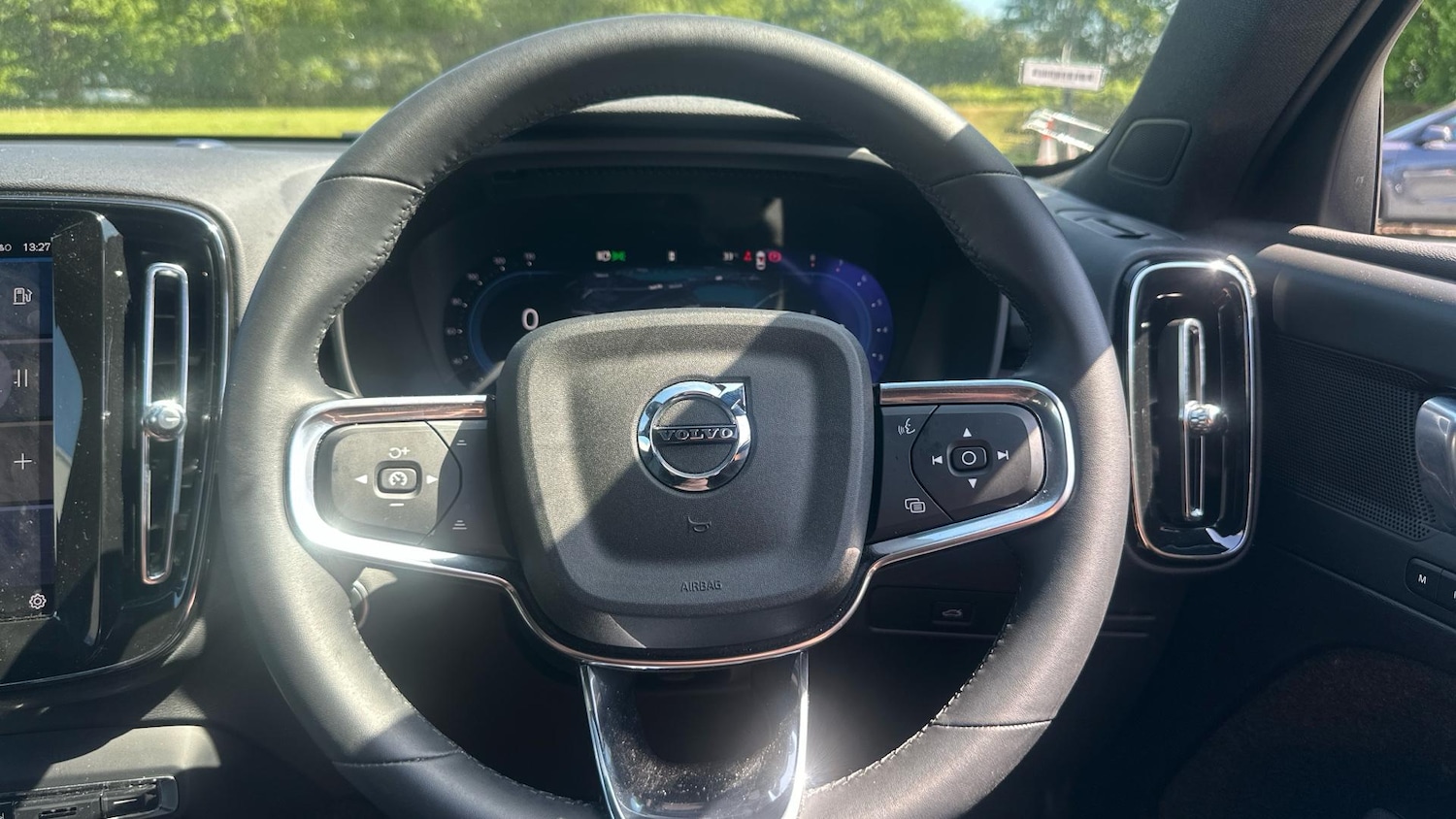 Used Volvo XC40 2024 for sale - 76349426: Photo 11