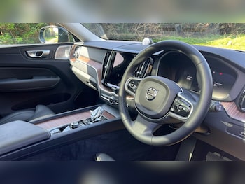 Used Volvo XC60 2023 for sale - 78184458: Photo