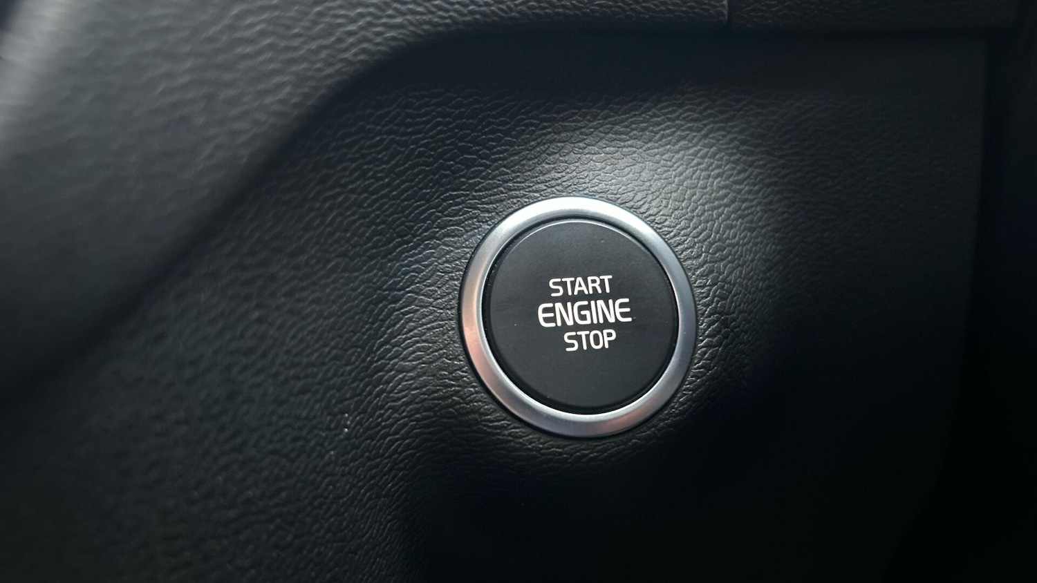 Used Volvo XC40 2022 for sale - 77102025: Photo 24