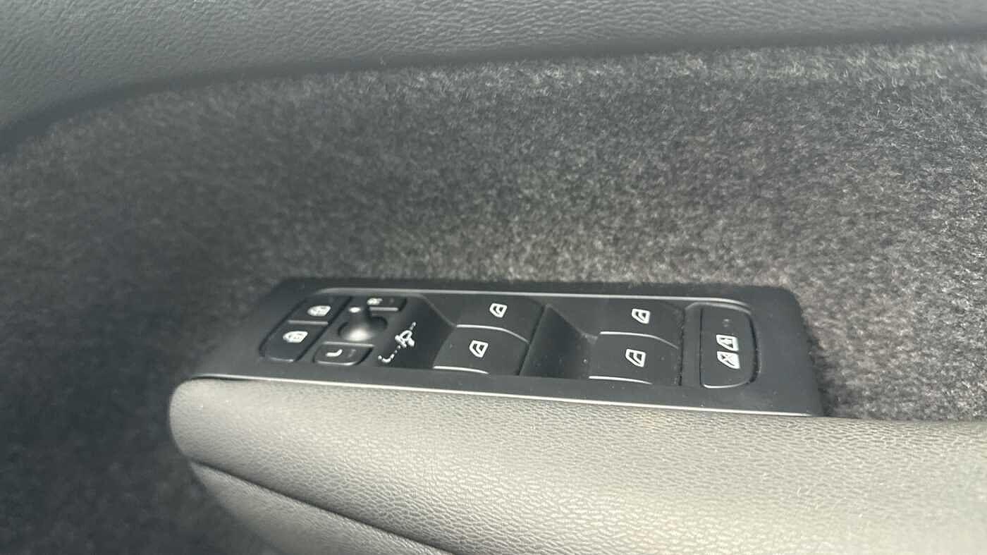 Used Volvo XC40 2024 for sale - 76855811: Photo 23