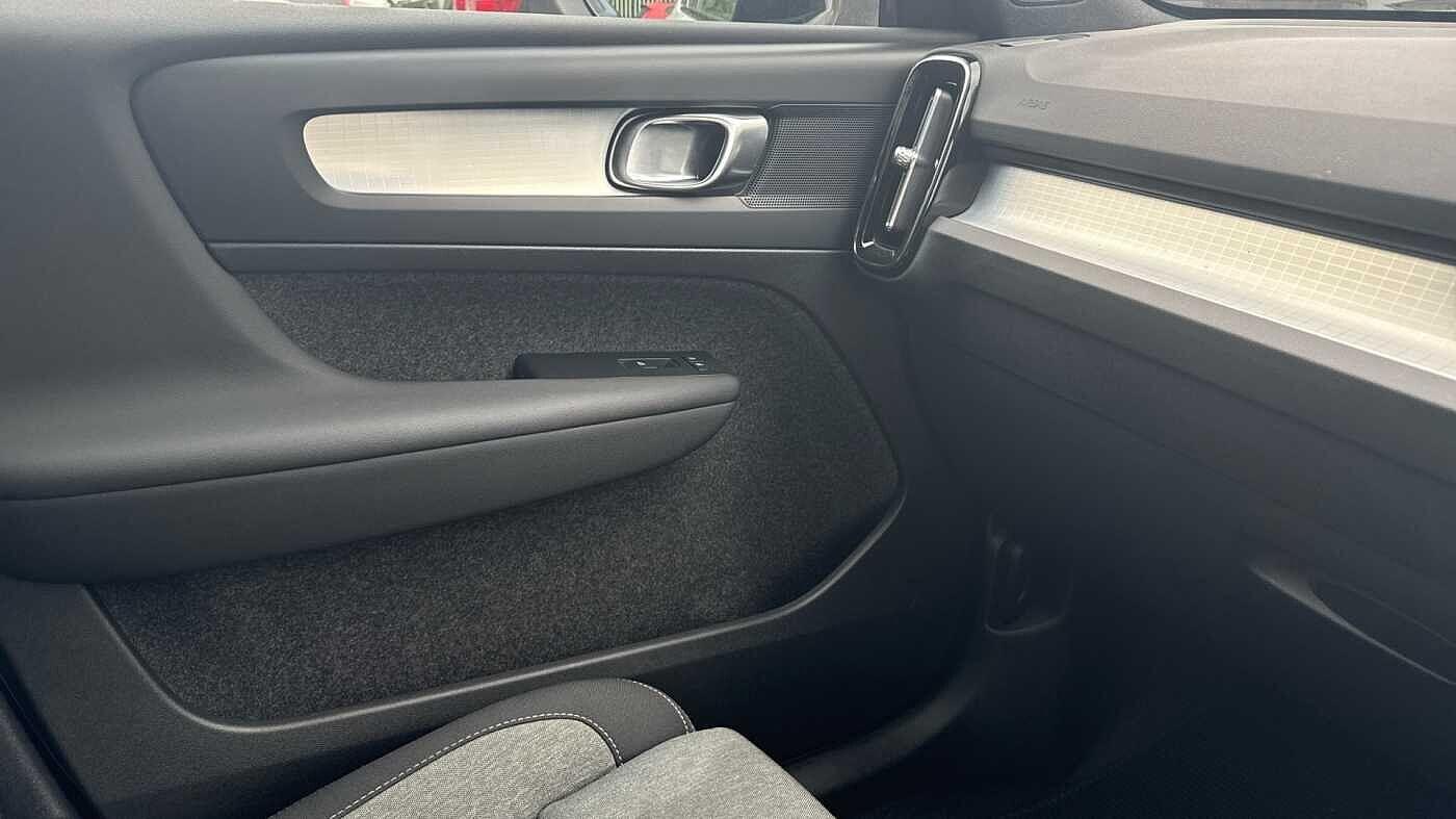 Used Volvo XC40 2024 for sale - 76855811: Photo 40